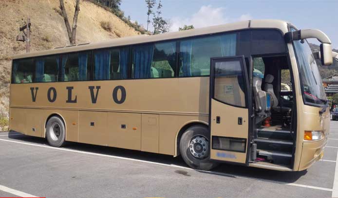 【首汽租车】53座沃尔沃大巴包车带司机接送价格